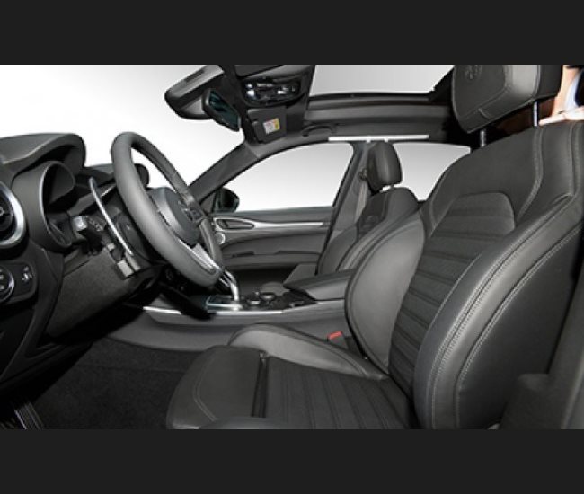 
								Alfa Romeo Stelvio Sprint Q4 Gewerbe Energieverbrauch (kombiniert): 8,9 l/100 km; CO2-Emissionen (kombiniert): 203 g/km; CO2-Klasse (kombiniert): G full									